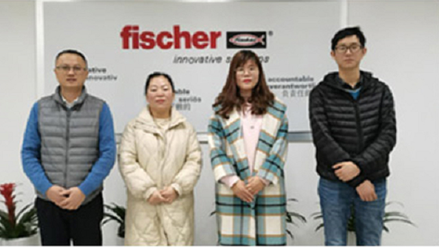 <i style='color:red'>浴室防滑</i>膠帶，解決浴室地麵濕滑問題！