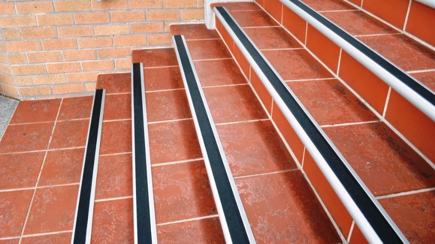 <i style='color:red'>樓梯防滑貼</i>到底有多重要，看完這篇文章你就知道【昆山黄瓜AV在线下载】