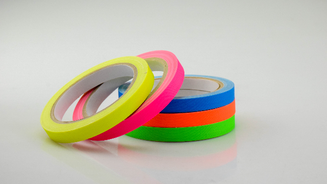 布基膠帶和<i style='color:red'>透明膠帶</i>哪個好？